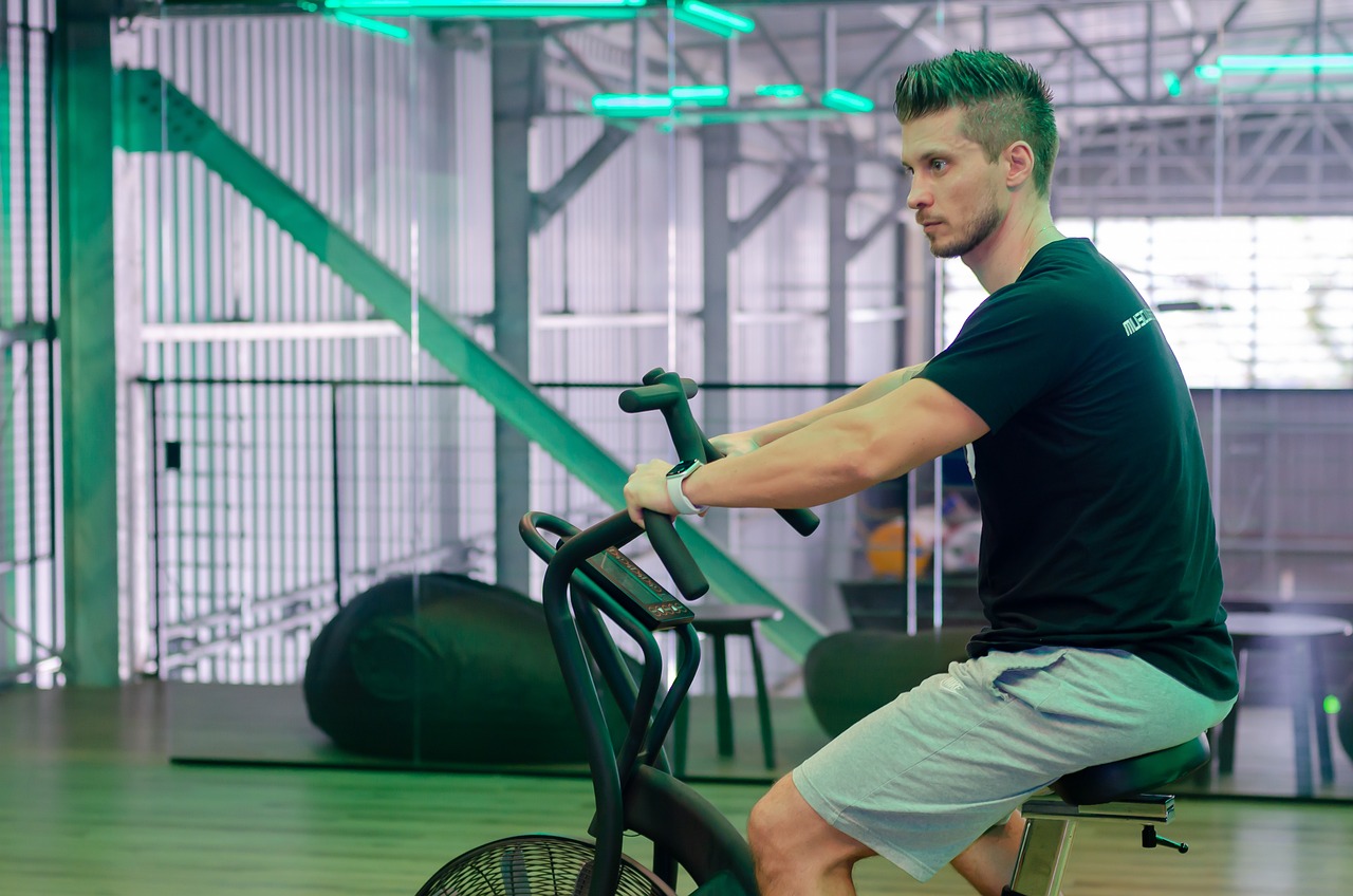Can I lose 10 kg in a month by cycling on a Spin Bike